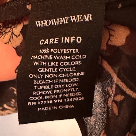 Who What Wear Floral Sheer Top - Picture 6 of 6